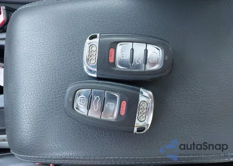 2010 Audi A4 2.0T Premium z USA, uszkodzony, nr VIN WAUWFAFL7AA077327